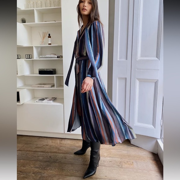 BRAND NEW! Aritzia Babaton Dress - Picture 5 of 13